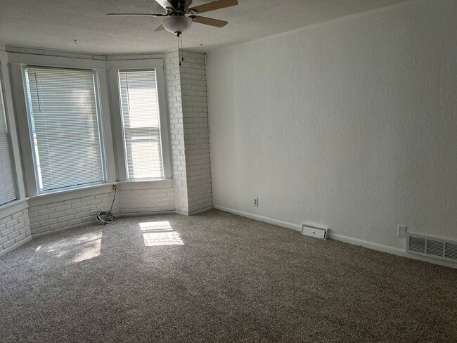 Building Photo - 104 8th St NW
