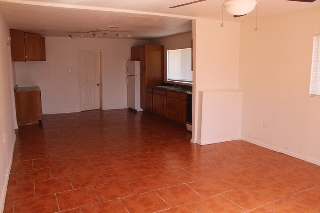 Foto del edificio - 10801 Donna Marie Dr