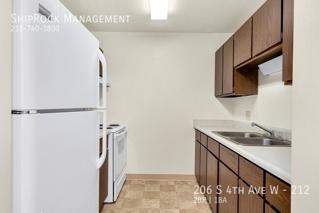Foto del edificio - 206 S 4th Ave W