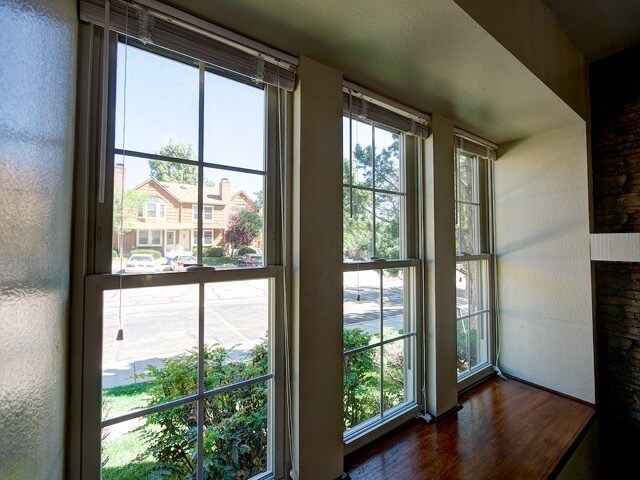 Building Photo - 6814 Ravencrest Dr