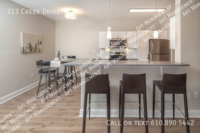 Foto del edificio - 313 Creek Dr