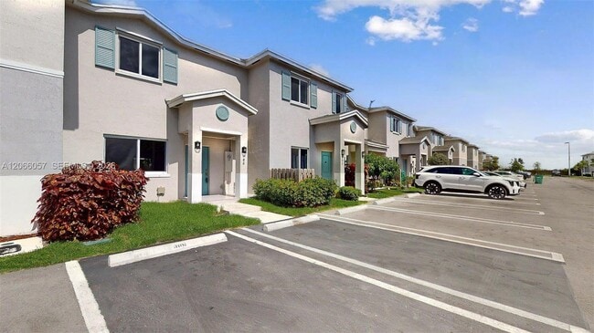 Foto del edificio - 388 NW 12th Pl