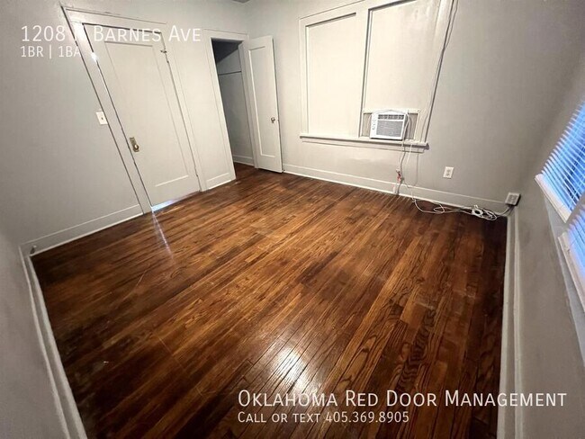 Foto del edificio - 1208 N Barnes Ave