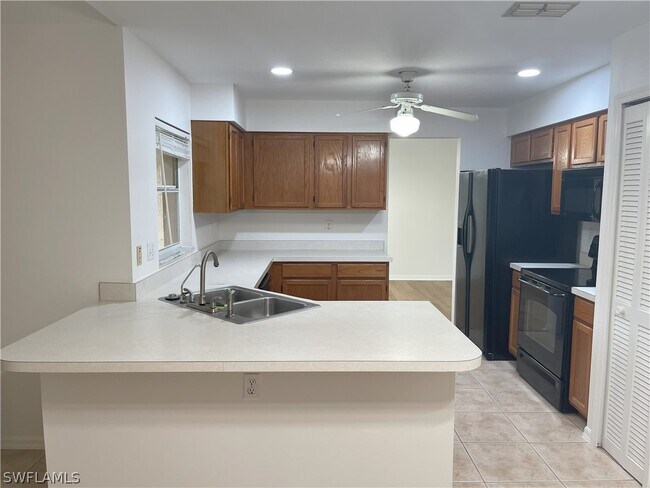 Foto del edificio - 9758 Country Oaks Dr