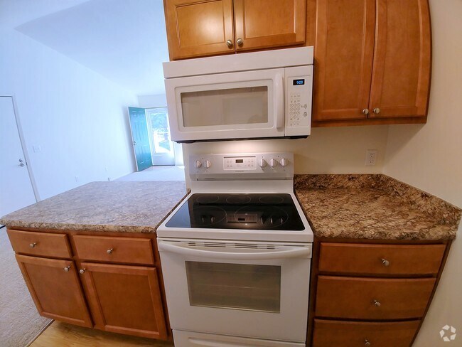 Cocina 2HAB, 2BA - Ashberry Village Apartments