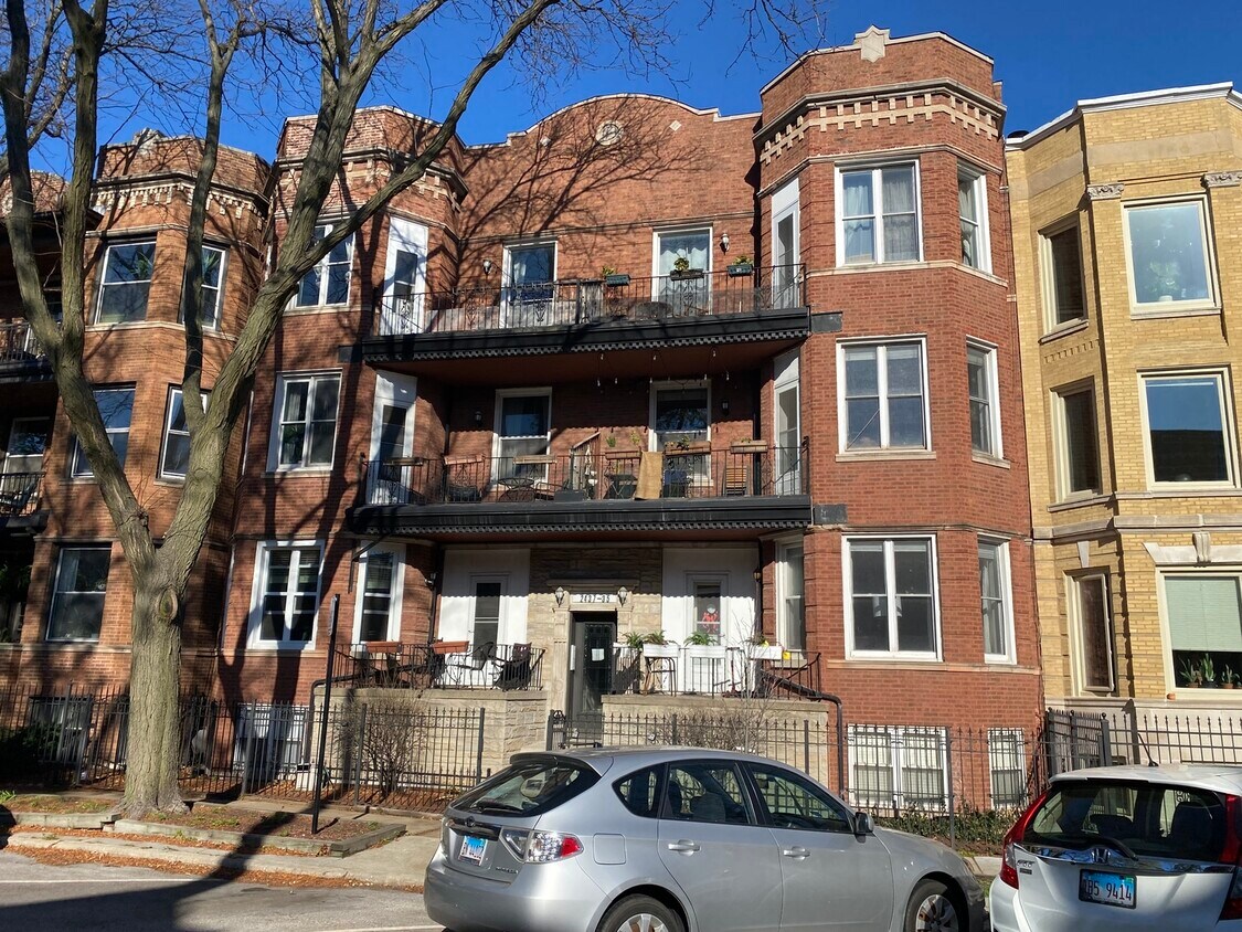 2437 N Albany Ave Unit 4, Chicago, IL 60647 Condo for Rent in Chicago