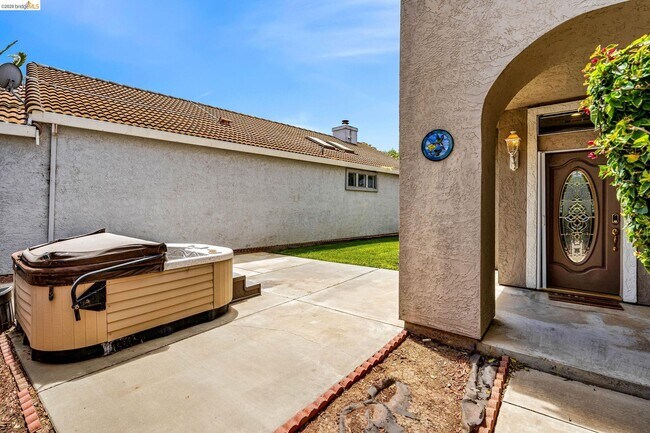 Foto del edificio - 2451 Cherry Hills Dr