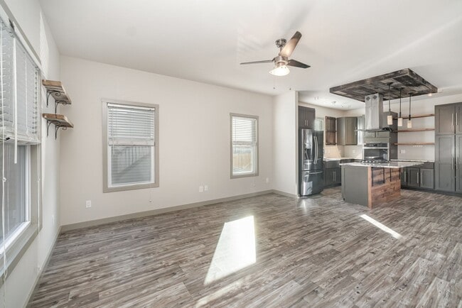 Photo - Incredible 3 BDRM / 2.5 BTH Franklin Home ...