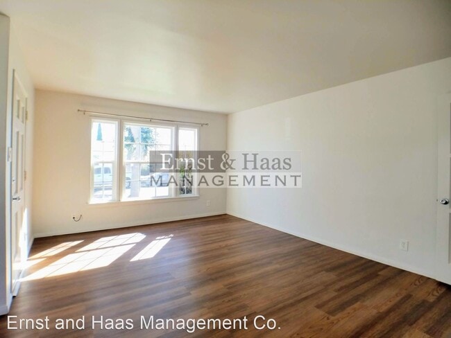 Building Photo - 2 br, 1 bath House - 2257 E. Poinsettia St.