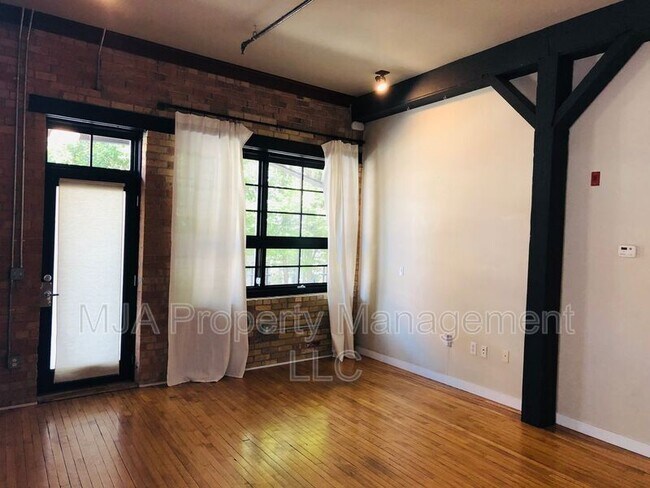 Foto del edificio - 346 Pierpont Ave