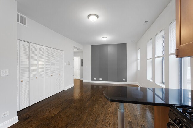 Building Photo - 7530 N Seeley Ave