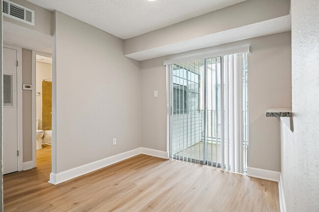 Building Photo - Bellecour Crossing