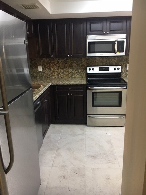 Foto del edificio - 3301 NW 101st Ave