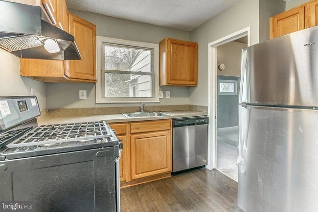 Building Photo - 6010 Rixey Dr
