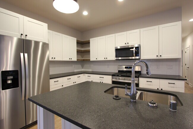 Kitchen - 1012 E Pearson St