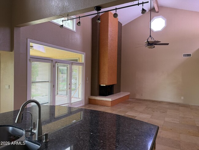 Building Photo - 8377 E Thoroughbred Trail