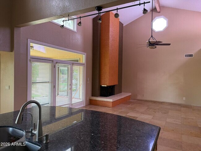 Foto del edificio - 8377 E Thoroughbred Trail