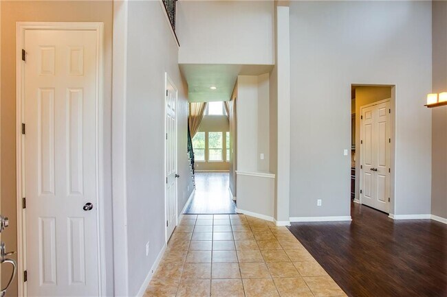 Building Photo - 308 Entrada Way