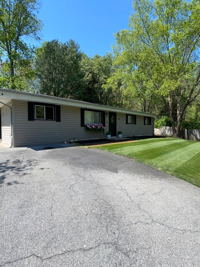 Building Photo - 109 Cleveland Rd