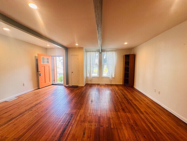 Foto del edificio - Historic Charm Meets Modern Comfort in Shelby Park