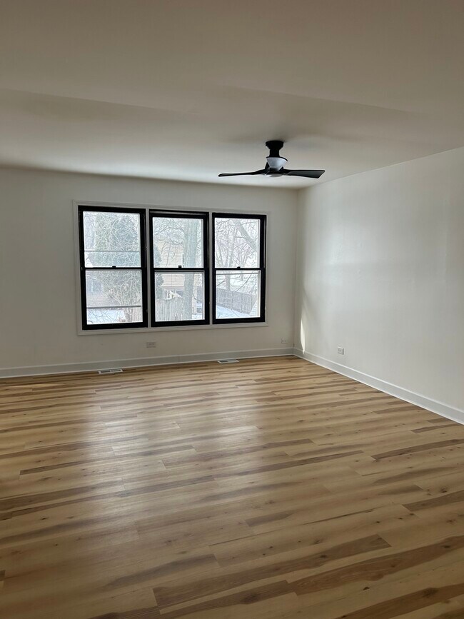 Building Photo - 101 Oakwood Dr