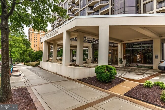 Foto del edificio - 1530 Key Blvd