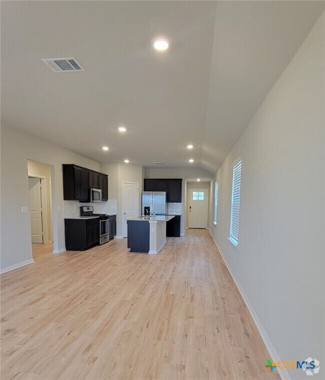 Building Photo - 417 Shiner Ln