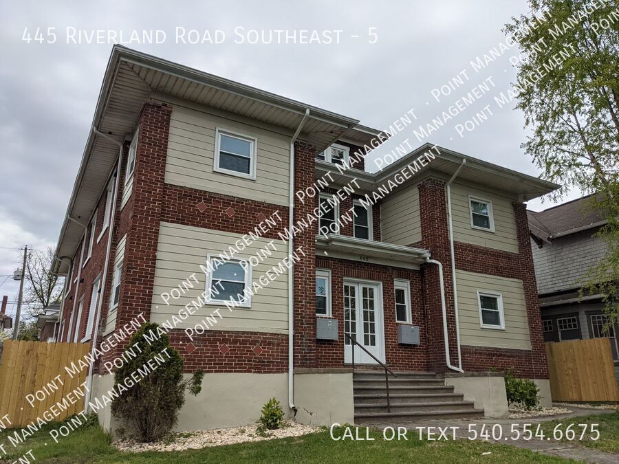 Primary Photo - Freshly Renovated First Floor Apartment (I...