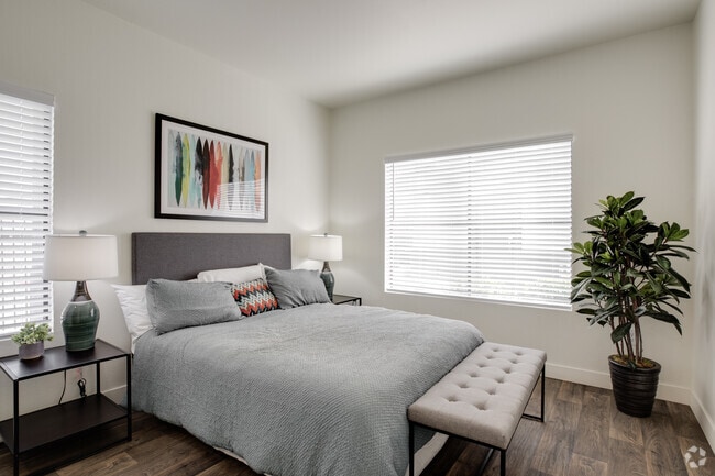 2BR, 2BA - 961SF - Portola South Mountain