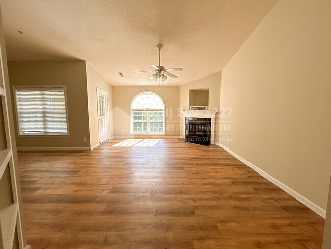 Foto del edificio - 433 Scholastic Dr