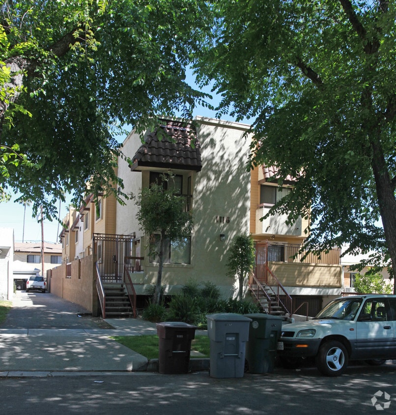 Primary Photo - 1116 Elm Ave