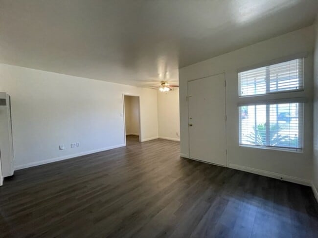 Building Photo - W.Manor