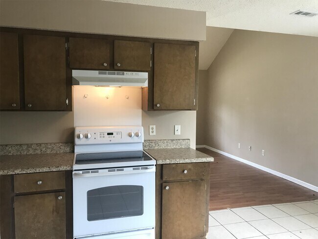 Building Photo - 828 Lost Grove Ln