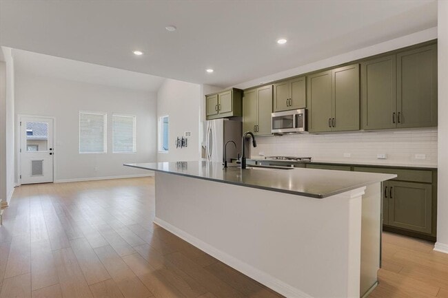 Foto del edificio - 168 Kings Cyn Dr