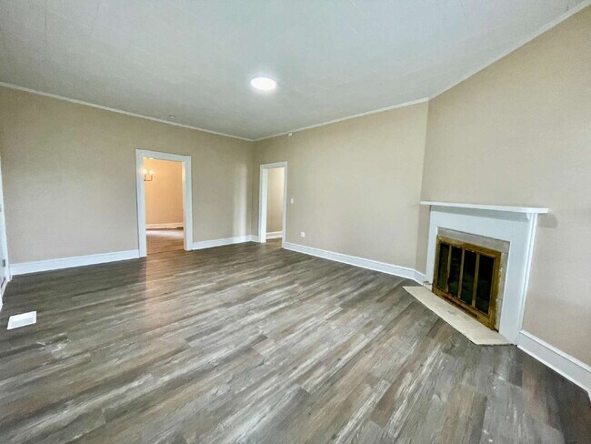 Building Photo - Spacious 4-Bedroom Farmhouse with 2.5 Baths in Raeford!