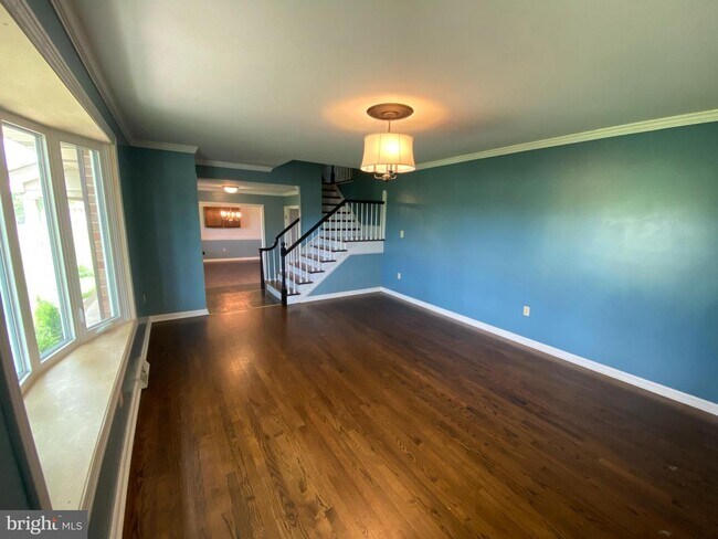 Building Photo - 70 Lerose Dr