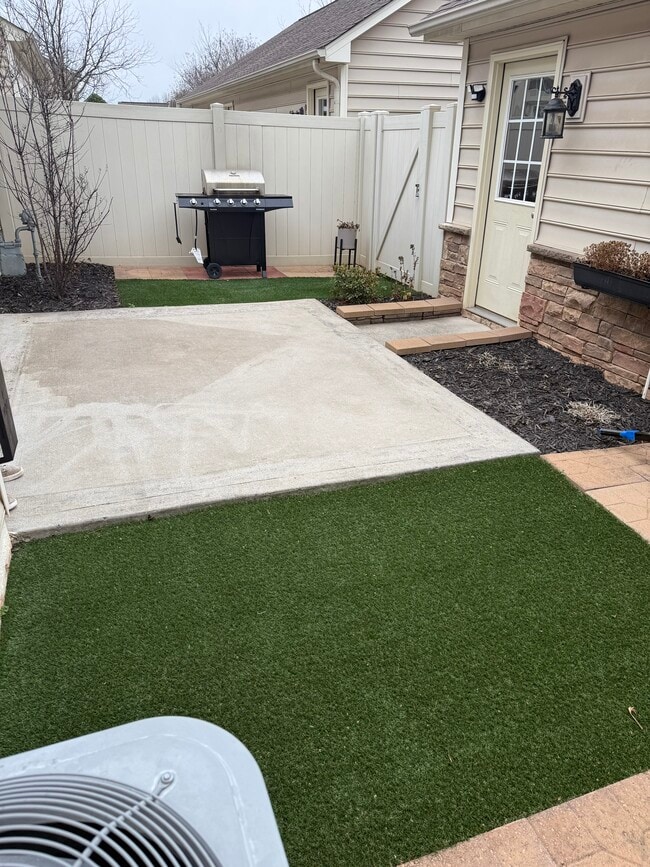 Foto del edificio - 8311 Viewpoint Ln