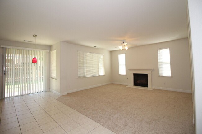 Building Photo - 2475 Deauville Cir