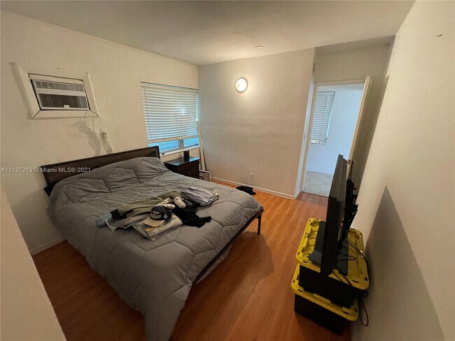 Foto del edificio - 1500 NE 8th St