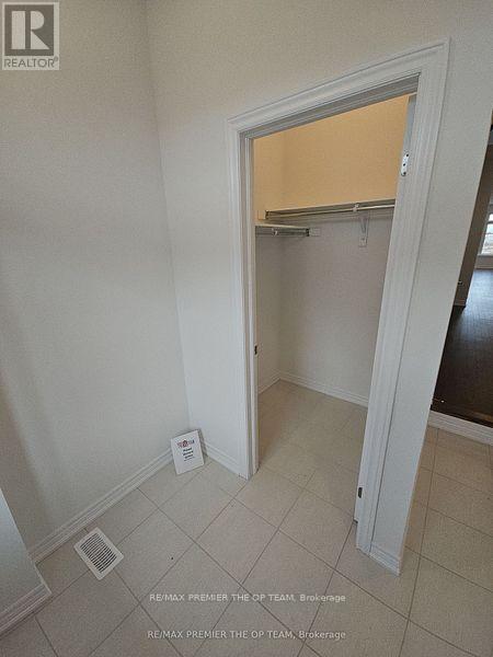 Building Photo - 5 Abbey Cres