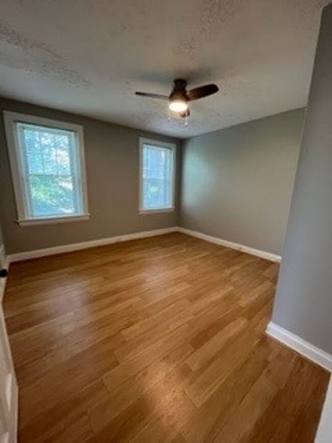 Building Photo - 2560 Woodburn Ave