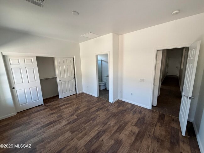 Building Photo - 880 West Calle Valenciana
