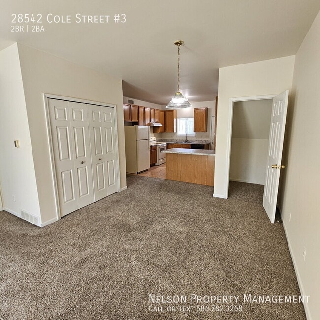 Foto del edificio - 28542 Cole St