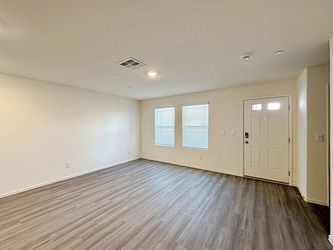 Foto del edificio - 3 BEDROOM TOWNHOUSE LOCATED IN INSPIRADA