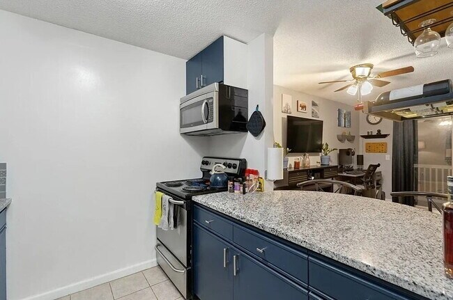 Building Photo - Sophisticated Space Designed for Comfort