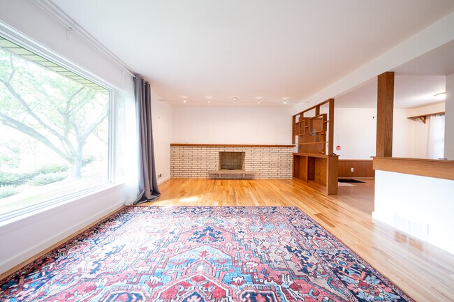 Foto del edificio - 9424 Thomas Rd