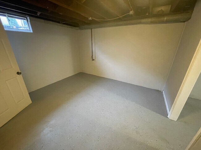 Foto del edificio - 2 Bedroom With a Finished Basement and Detached Garage