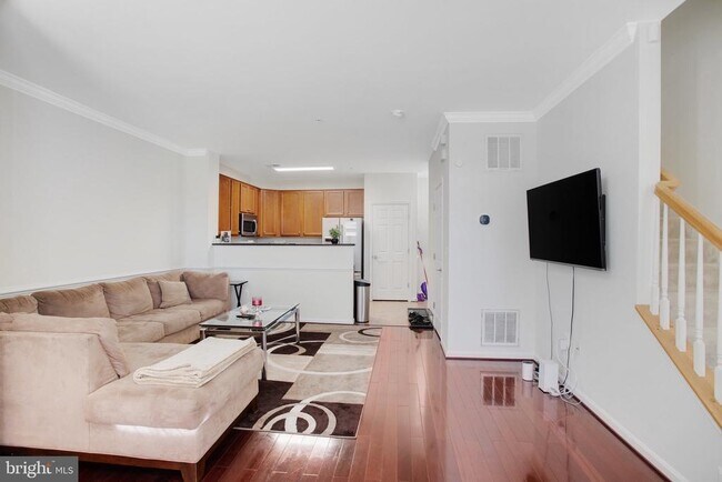 Foto del edificio - 15791 John Diskin Cir