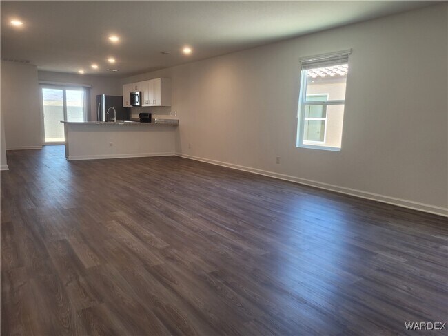 Building Photo - 2365 Tapatio Dr