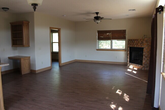 Building Photo - Beautiful home in Medicine Park !!